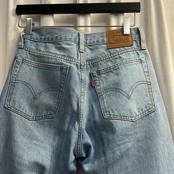 NWOT Women’s Levi’s Premium Distressed Wedgie Fit Jeans Size 24 - Picture 6 of 9